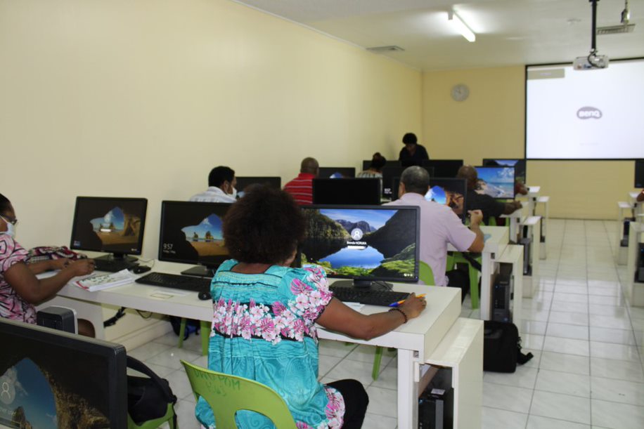 images/Galleries/POM-Facilities/Classes-in-the-computer-lab.jpg